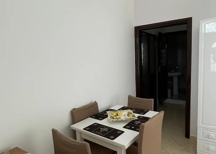 Osmenaj Apartamento *